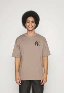 NEW ERA T-Shirts - Brown